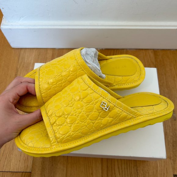 NWT By Far Ari Slip-on Slides Duckling Circular Croco Embossed Leather in Yellow - Picture 11 of 14